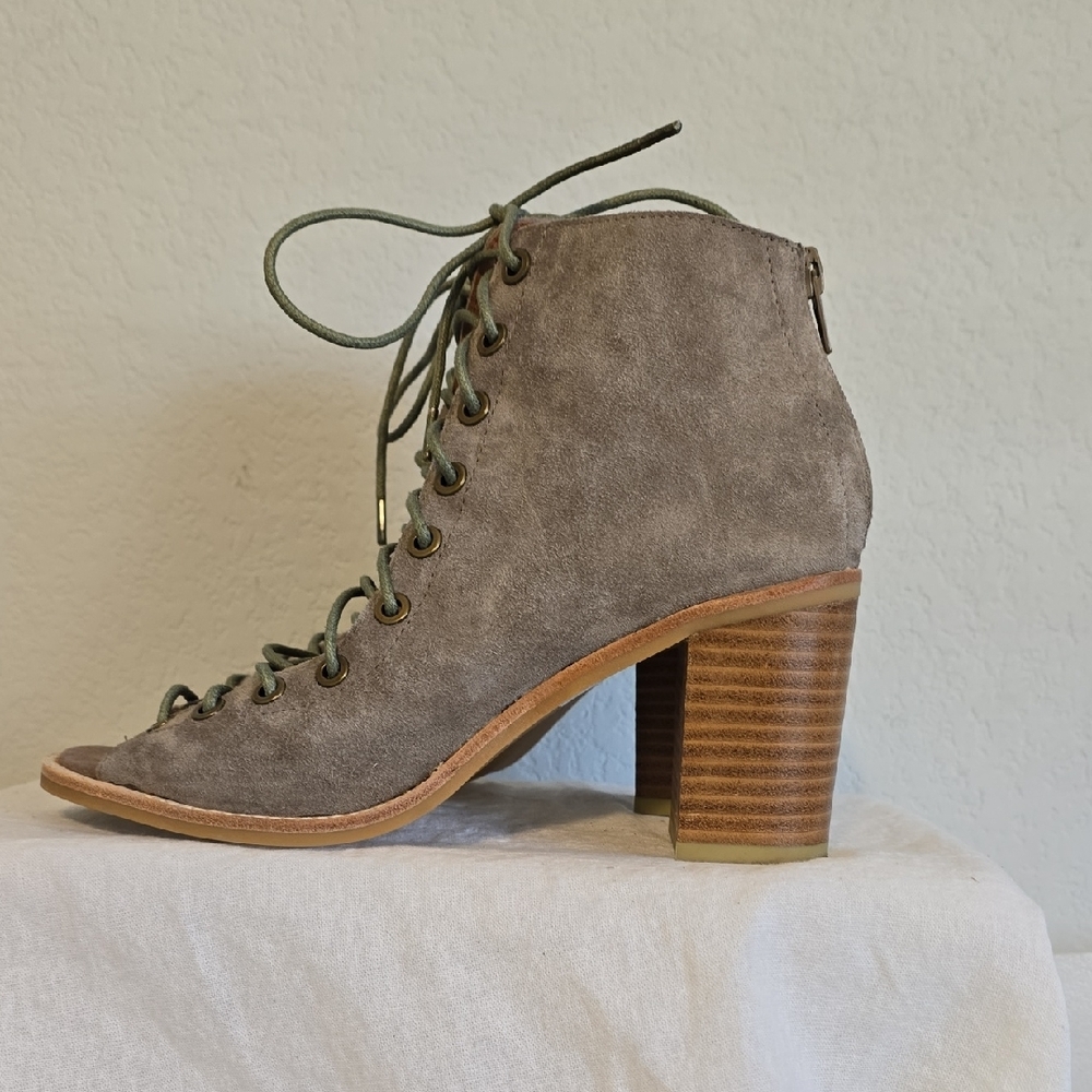Jeffrey Campbell "Cors" Taupe Lace-Up Suede Booties. Size 7.5M Gently Worn - Picture 2 of 15
